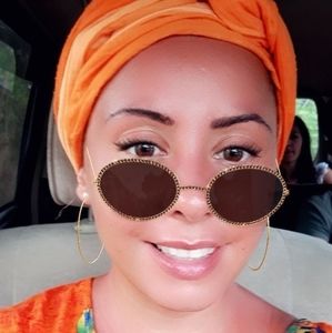 Meet your Posher, Felicia